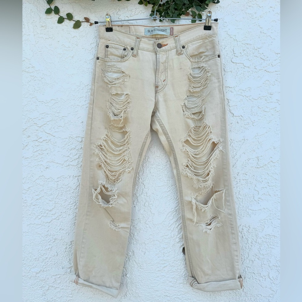 Vintage distressed 514 Levi white jeans